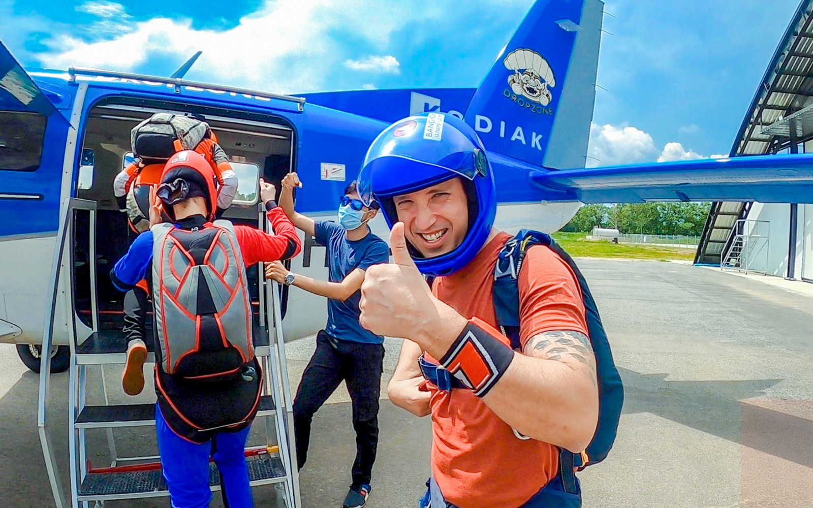 Ocean View Tandem Skydive in Pattaya: 13,000 ft Jump with Hotel Transfers — gallery 4