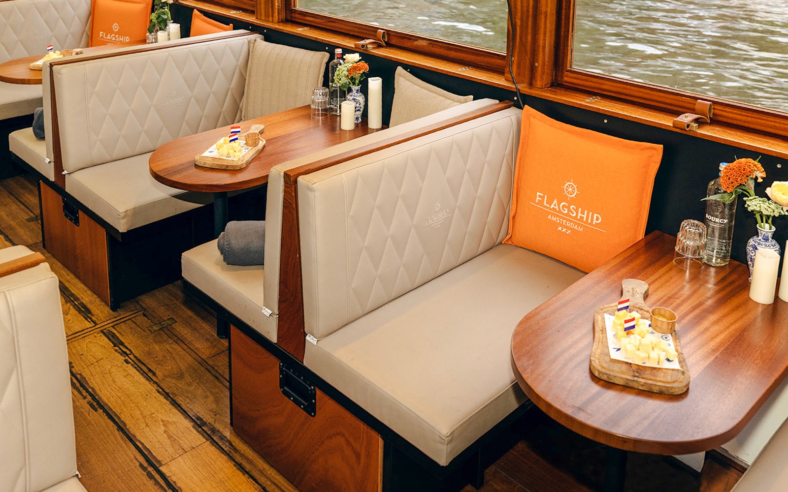 Amsterdam: 1-Hour Luxury Heated Saloon Boat Evening Cruise with Optional Drinks & Bites — gallery 3