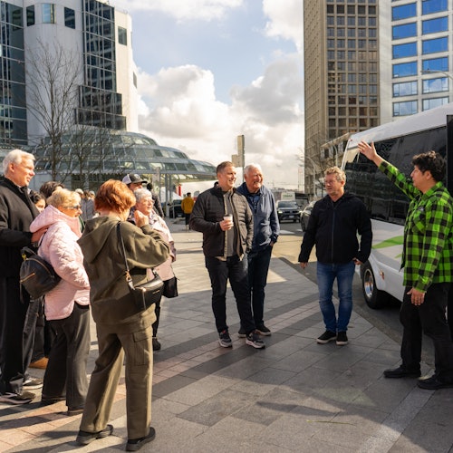 Vancouver: Sightseeing Bus & Boat Tour with Granville Island Market — gallery 3