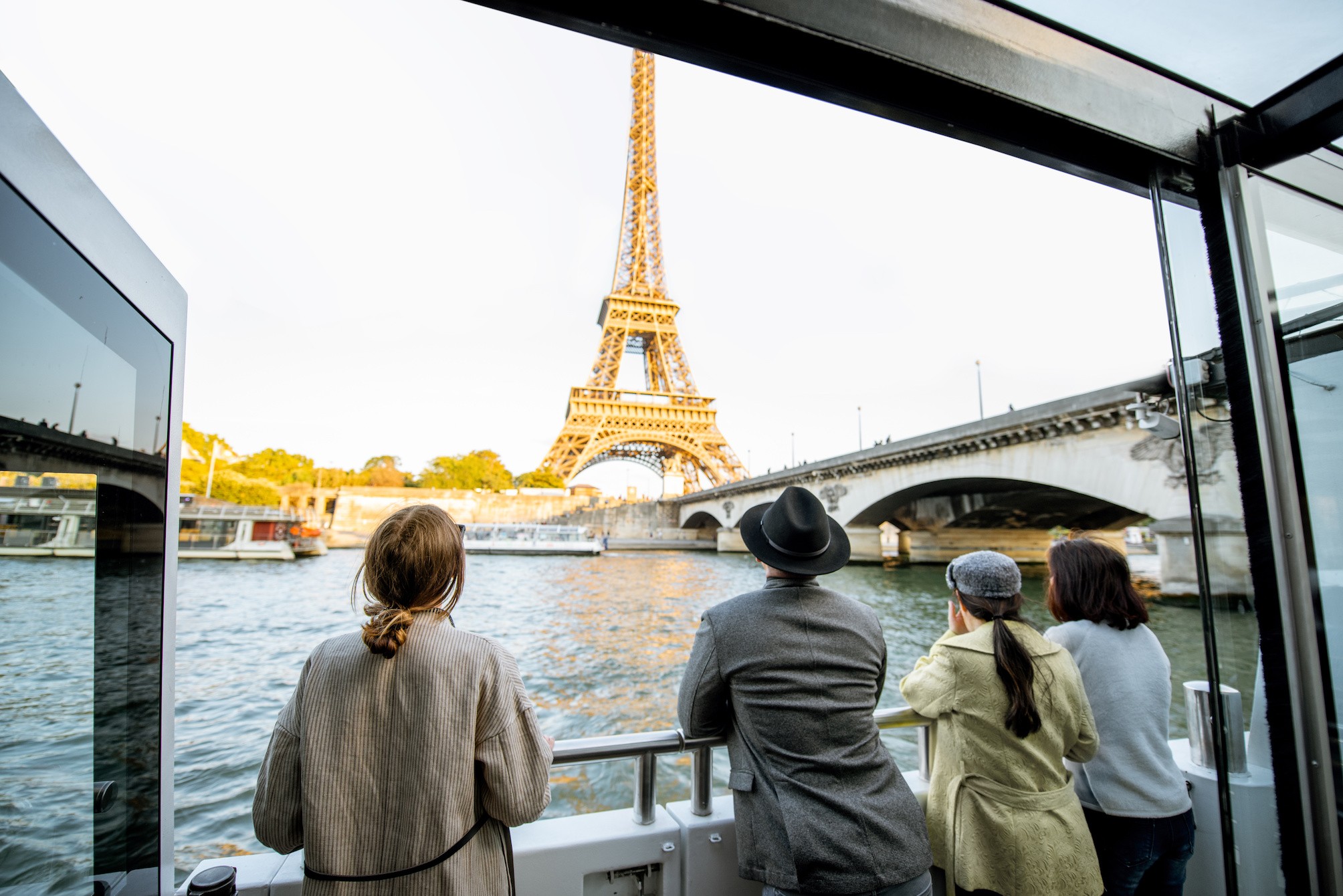 Seine River Cruise from Pont de l'Alma with Sparkling Champagne