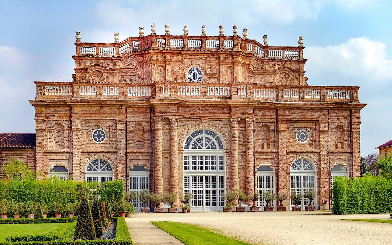 Combo: Turin Hop-on Hop-off Bus Tour + Venaria Reale Skip-the-Line Tickets