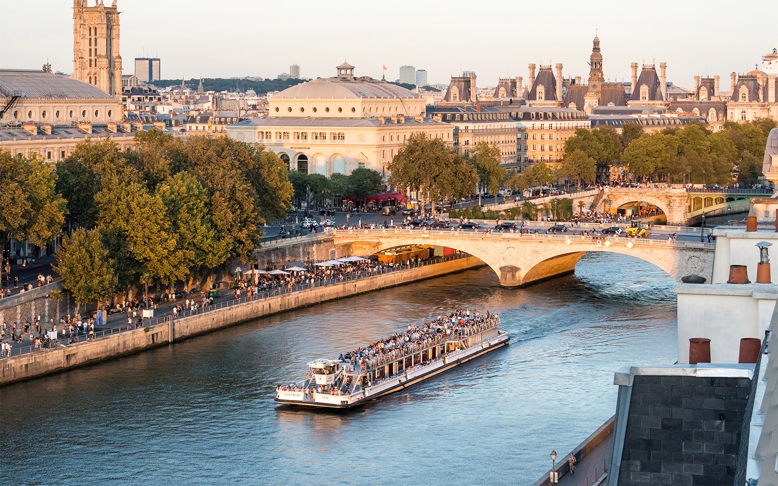 Bateaux Mouches® Seine River 1-Hour Sightseeing Cruise with Live Commentary