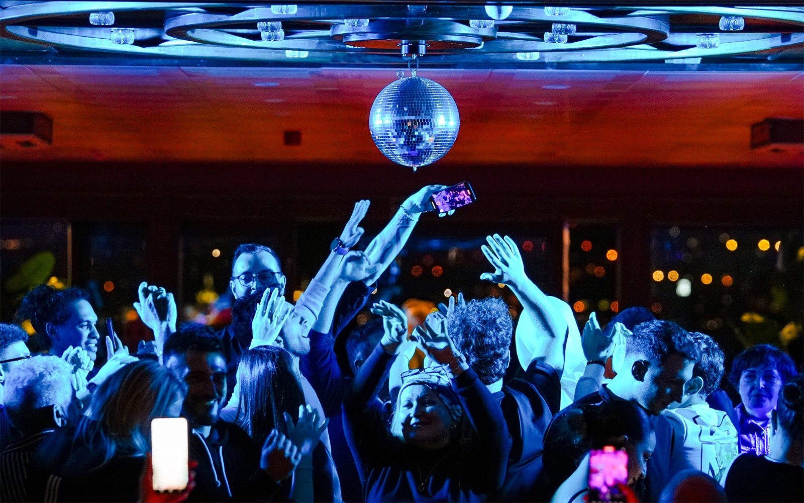 Bosphorus 4-Course Dinner Cruise with Live Show & Private Table