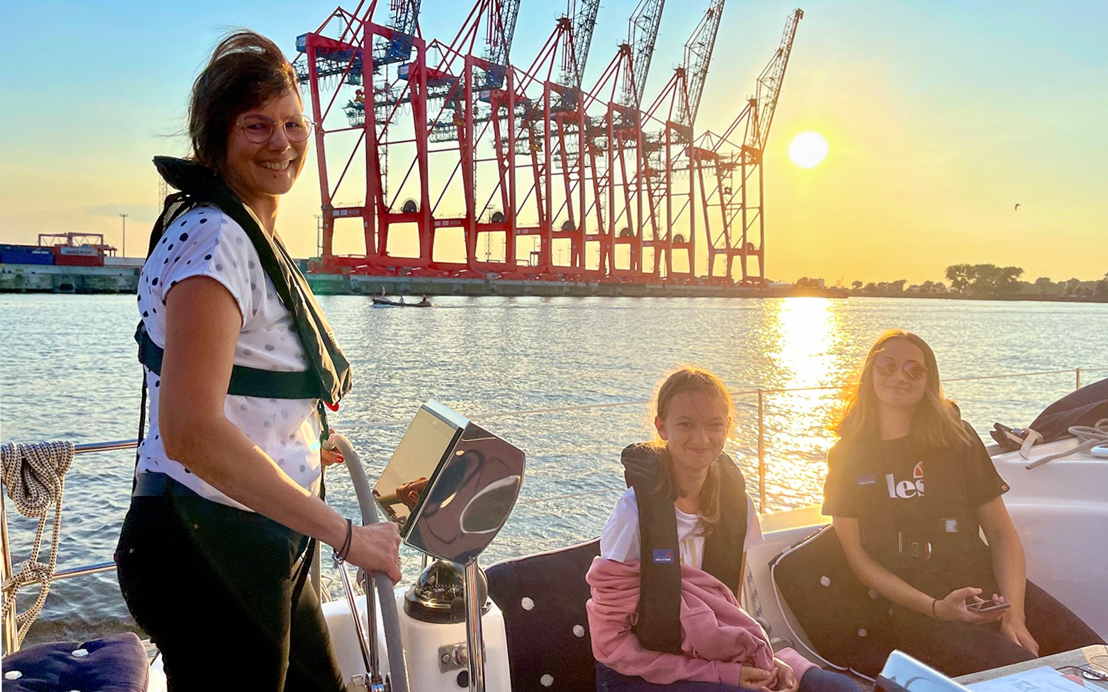 Hamburg Harbor Small-Group Cruising Tour — gallery 3