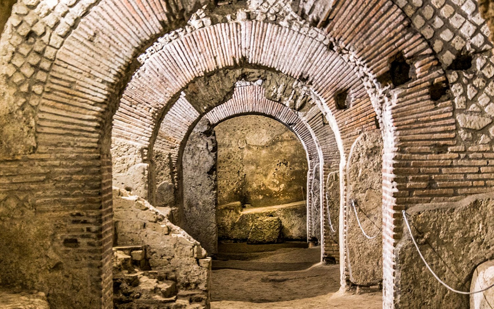 Guided Tour of Naples with Underground Ruins Visit