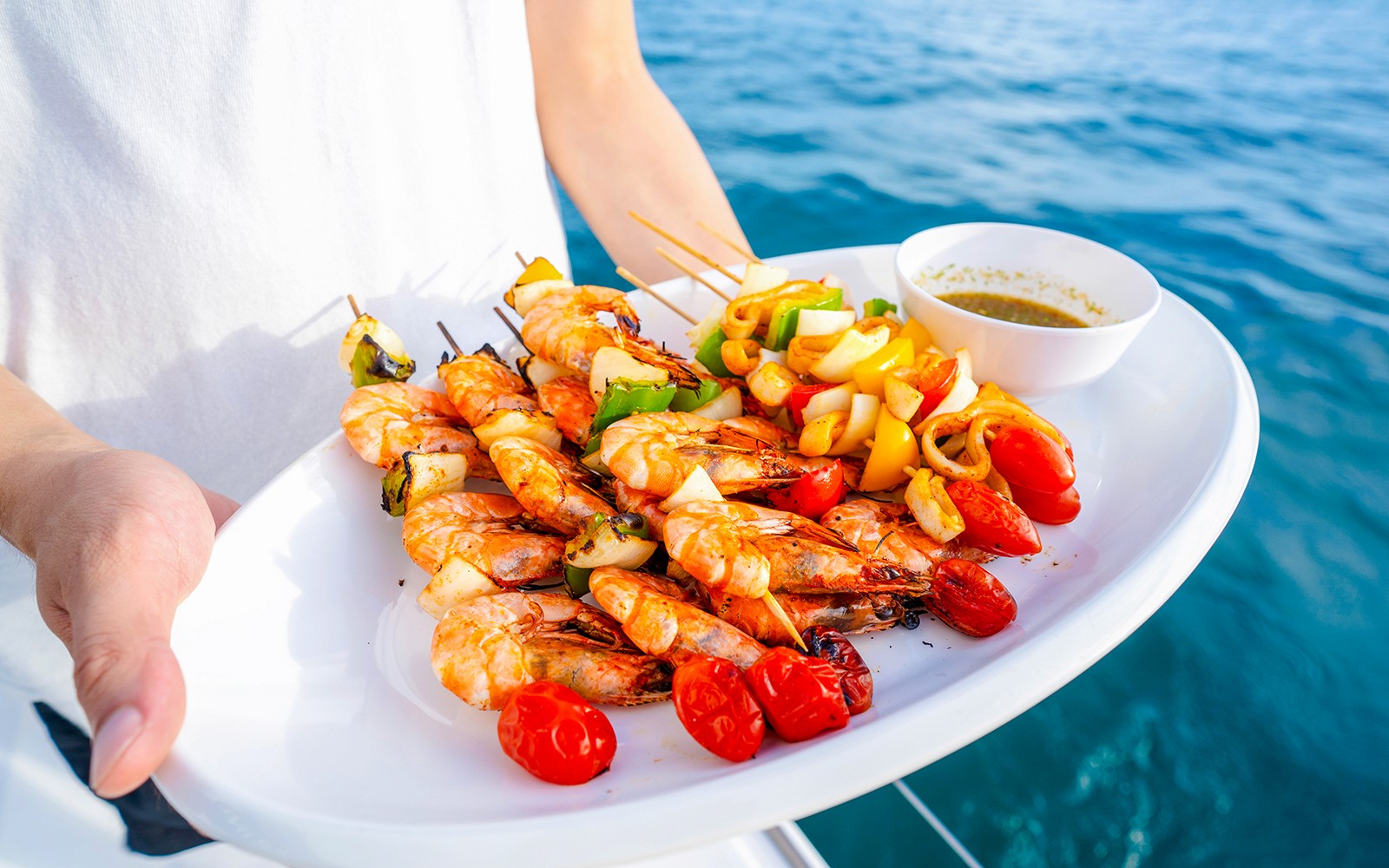 Airlie Beach: Whitsunday Islands Sail, SUP & Snorkel Premium Cruise with Lunch