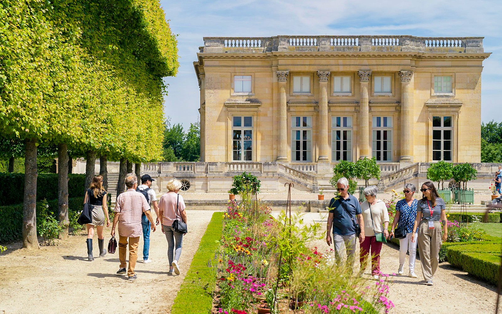 From Paris: Palace of Versailles Full day Guided Tour with Access to King's and Queen's Apartments