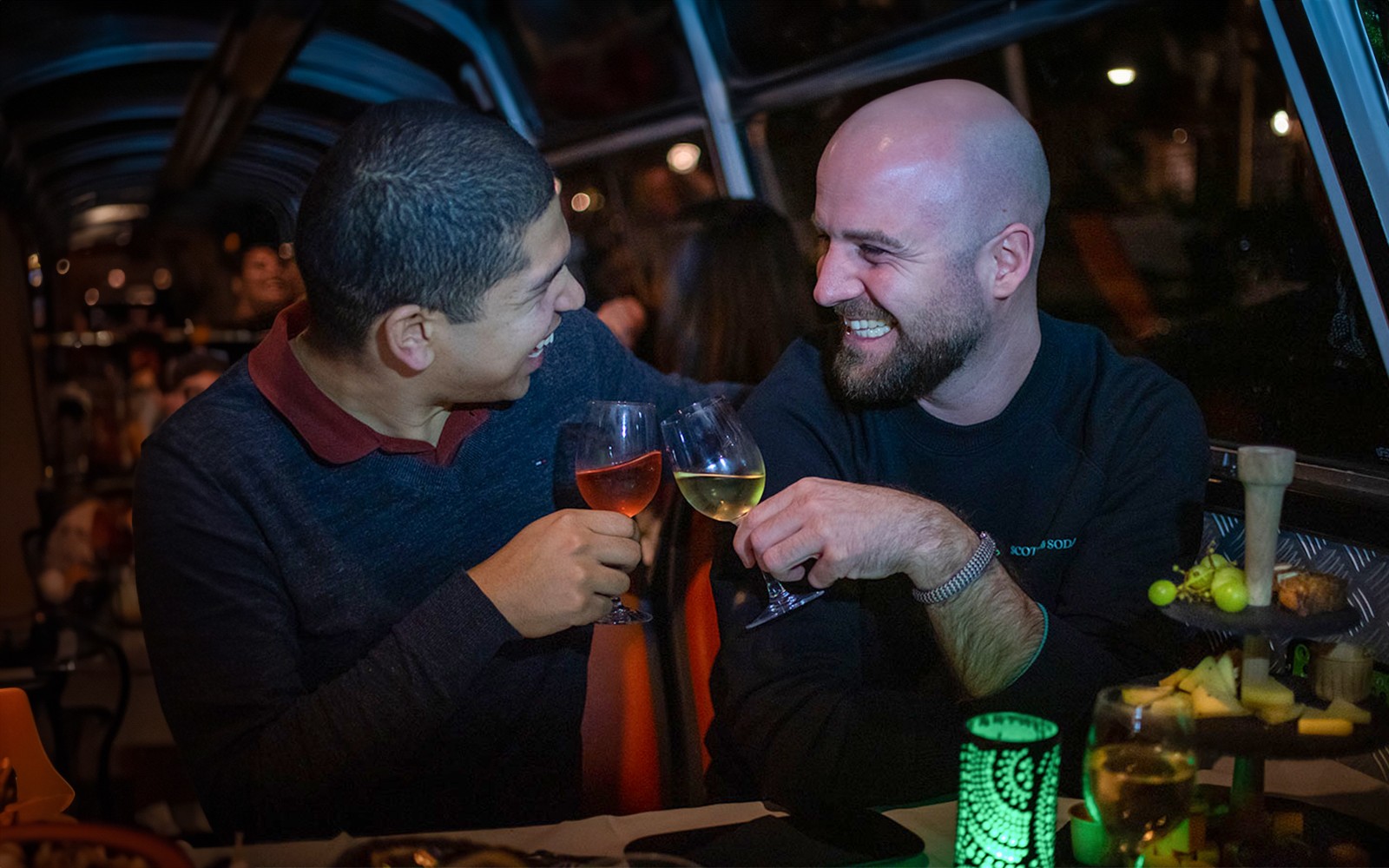 Amsterdam: 90-Min Adult-Only Evening Canal Cruise with Wine and Cheese — gallery 2