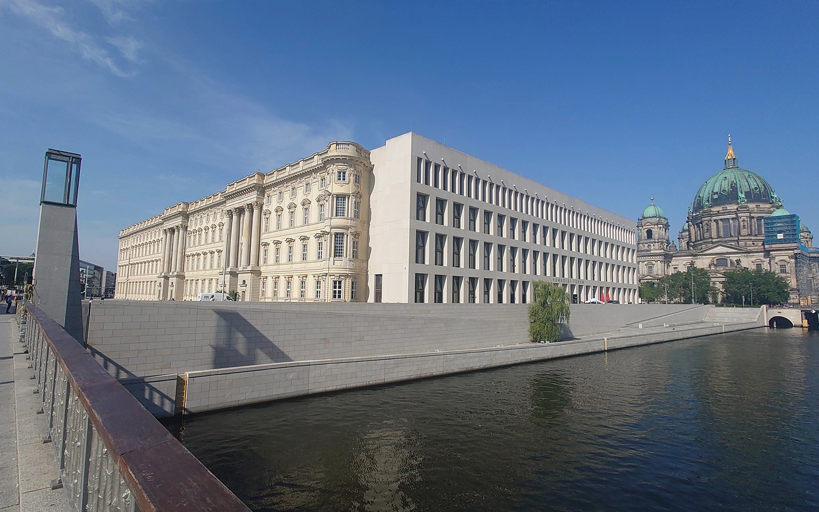 Berlin: 1 Hour Sightseeing Cruise on the River Spree