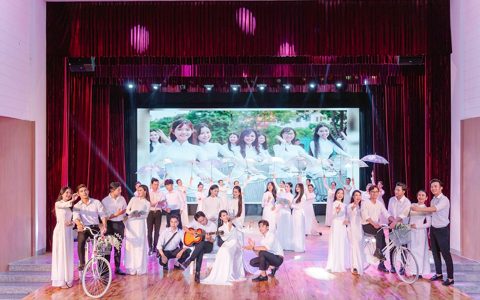 Ao Dai Show in Da Nang