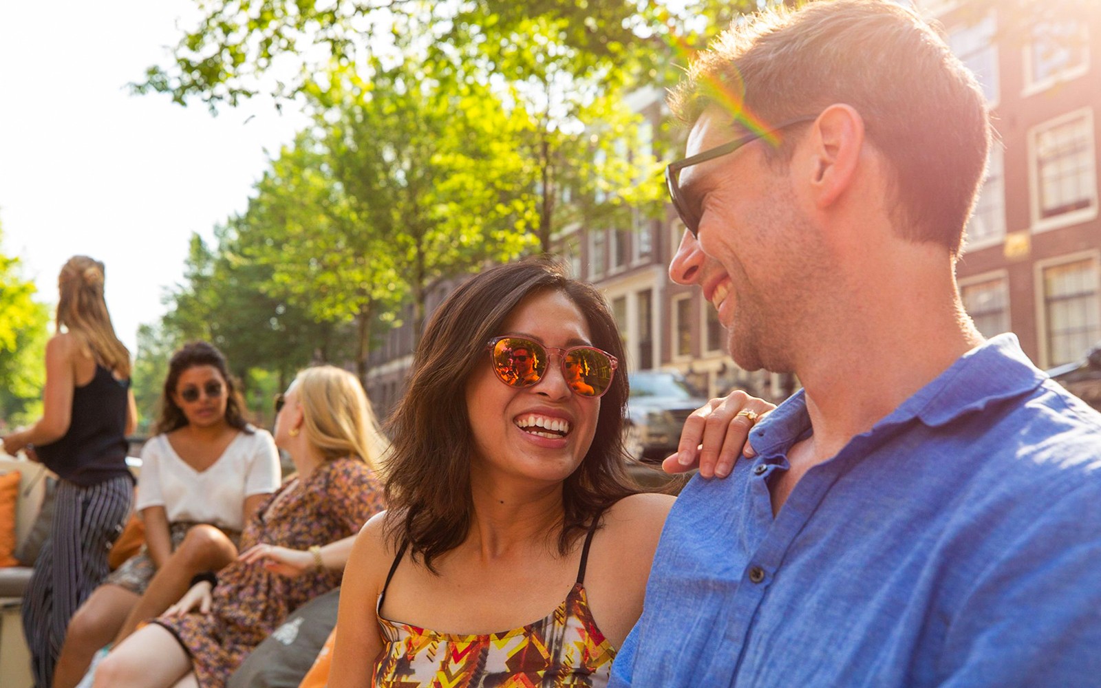 Amsterdam: 1-Hour Small-Group Canal Cruise in German with Unlimited Drinks — gallery 2