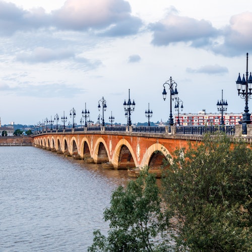 Bordeaux: Guided Cruise on the Garonne with a Drink and a Canelé — gallery 3