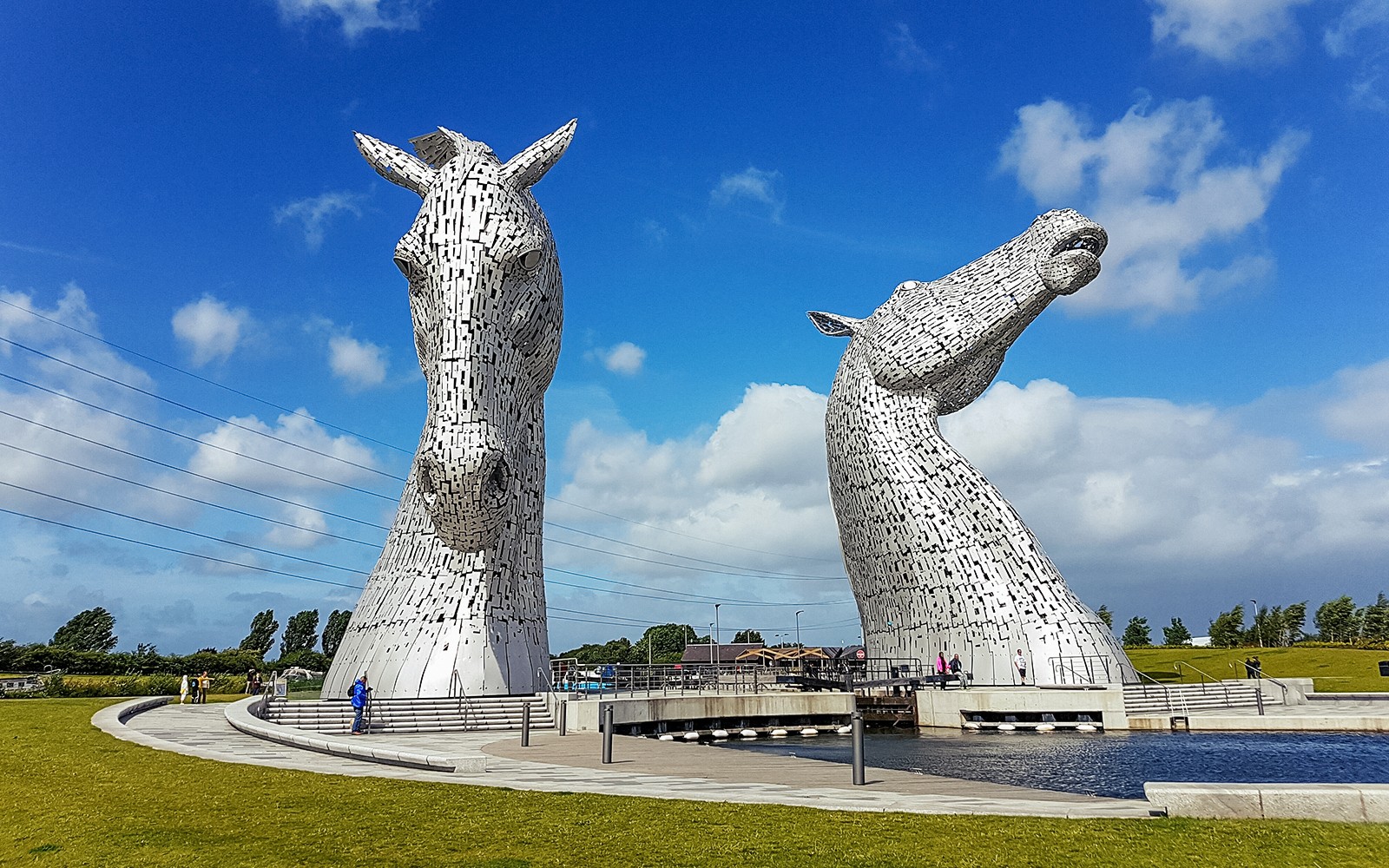 From Edinburgh: Loch Lomond, Stirling Castle & Kelpies Day Trip