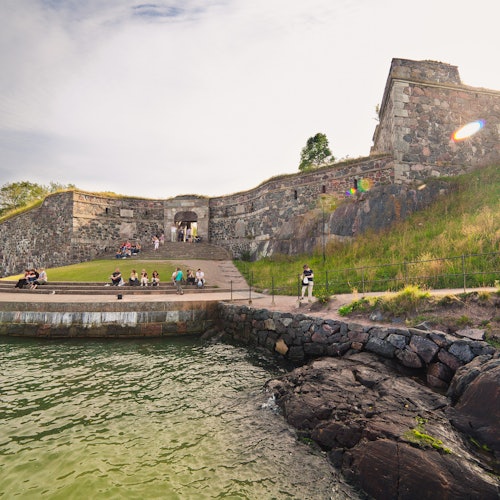 Helsinki: Roundtrip Ferry Transfer to Suomenlinna