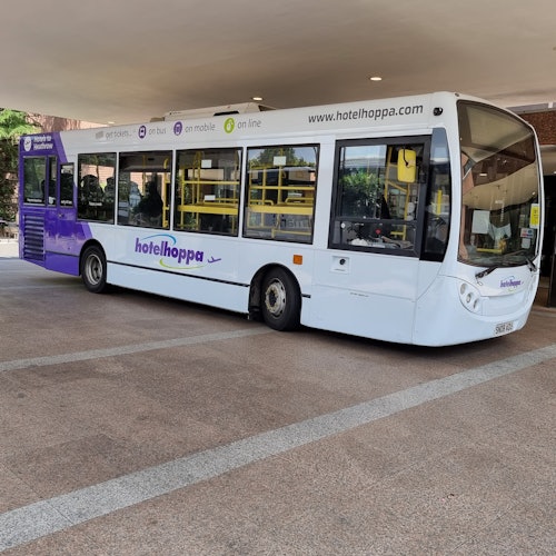 London: Bus Transfer To/From Heathrow Airport and Heathrow Premier Inn Bath Road — gallery 1