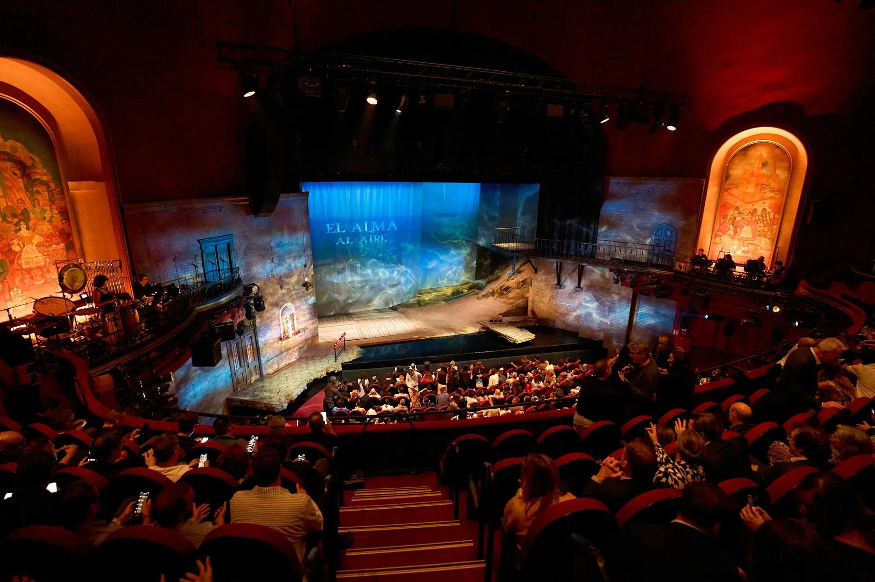 The El Alma al Aire set seen from the Teatro Coliseum auditorium